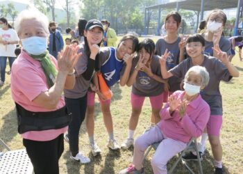 漾新聞|打破「年齡」與「距離」 山海兩學校興仁圓富攜手校慶運動會 銀青幼三代同樂