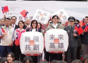 漾新聞|高雄議會元旦升旗熱鬧登場 祈福骰子拋好運迎114年