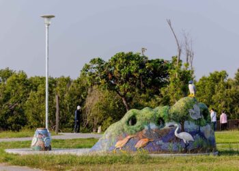 漾新聞 | 倒立水母化身藝術 林園濕地迎新亮點