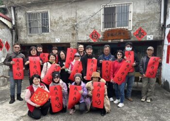 漾新聞|小英總統祖厝取名「英House¬_楓港民主驛站」邀書法名家揮毫「歲月靜好」