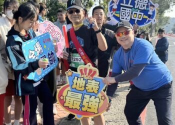 漾新聞｜立德國中熱情助陣 高雄馬拉松暖心加油