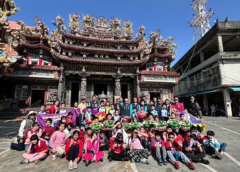 漾新聞|梓官國小鼓武術隊春節踏春踩街社區巡禮 鼓聲震天迎新春