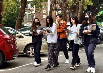 漾新聞|學測首日高雄考生反應數學A中間偏難甚至「好難！」自然科難易適中