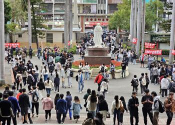 漾新聞|114學測第二天 高雄考生反映英文難易適中 國綜中偏難 國寫網紅與共頻人生也入題