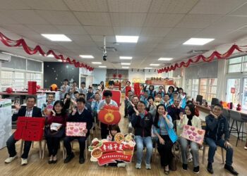 漾新聞|高市教育局攜手家長會長協會、校長協會寒冬送暖 贈偏鄉孩童年菜紅包好過年