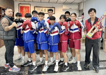 漾新聞|「最會跑的校長」鄭元順鼓勵運動健身並用雙腳做公益