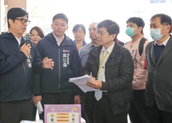 漾新聞|開學日視察校園 陳其邁、吳立森籲學生有疑似症狀停止上班上課速就醫