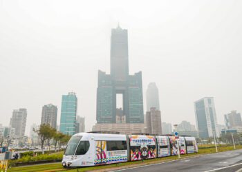 漾新聞|114年全原運高雄登場！輕軌彩繪列車亮相 拍照打卡抽一卡通