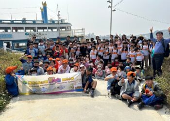 漾新聞|「教室在窗外」！鼓山吉洋兩國小遊港山海對話 悅讀旅行城鄉新體驗