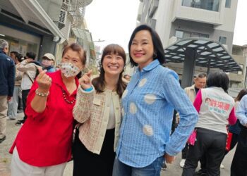 漾新聞|柯志恩第一個與議員許采蓁聯合服務處揭牌 70多位里長力挺祝賀