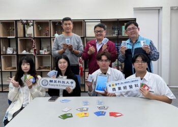 漾新聞 | 輔英科大攜手鳳山商工 創新護理桌遊APP奪國際銀牌