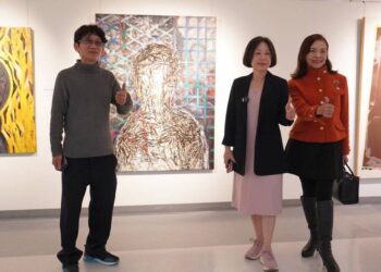 漾新聞|邊陲成中央！高雄現代畫學會雙年展登場用創作迎戰AI思維新挑戰