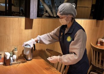 漾新聞|餐廳驚見蟑螂畫面屬實 衛生局裁罰並限期改善