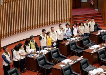 漾新聞|議會民進黨團挺市政轟藍白抹黑