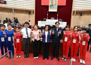 漾新聞|小學生民主初體驗 大小市長平起平坐 高雄市議會最暖心的一天