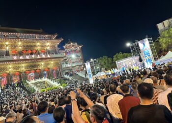 漾新聞|國民黨高雄反罷說明會聚氣5千人 鄭麗文罕見痛哭吶喊獨裁的賴清德是「叛徒」對得起民主前輩嗎？