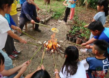 漾新聞|免去紙筆測驗 月美國小期中考上山去！登山生火學生活技能