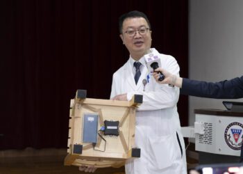 漾新聞|你坐的「椅子」能診斷過動症(ADHD)！高醫打造AI情境教室獲專利