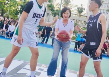 漾新聞|20年老舊球場煥新！高師附中全新籃球場正式啟用