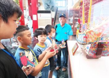 漾新聞|大師親授！永安國小動手彩繪王船體驗信仰文化