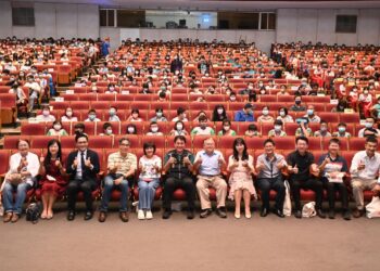 漾新聞|中鋼攜手小港學子　感恩音樂會溫馨獻母親