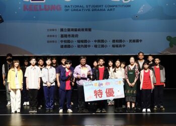 漾新聞｜右昌國中連三年奪創意戲劇特優　自編劇《角度》催淚全場