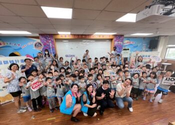 漾新聞｜惜服變班服！家長會長協會攜手四維國小校服翻轉拚創意也為地球種下47棵樹