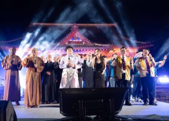 漾新聞|佛誕母親雙慶盛典 三千人旗山浴佛