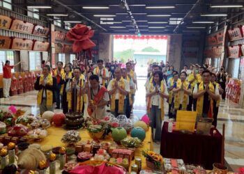 漾新聞|立筊顯神蹟！不動明王禪修寺16周年佛光普照