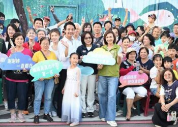 漾新聞|豐裕里藝術牆「媽媽的手 社區的牆」感恩登場 「議長媽媽」給予最暖心的支持