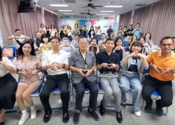 漾新聞|貓與狗的和平相處 X世代的父母如何面對i世代的子女 陳政智博士幽默開講