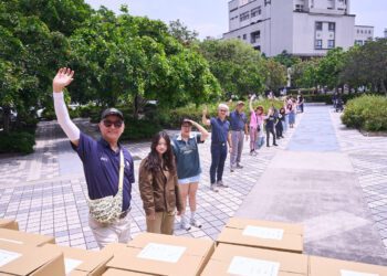 漾新聞|政大法律人手傳書箱　新院館暖心啟動傳承時刻