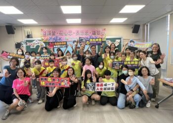 漾新聞|反毒+感恩=超催淚 校園花禮傳遞暖心力量