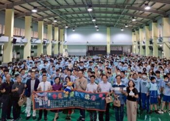 漾新聞｜她用AI唱出陽明之歌！公益行動家沈芯菱現身講座感動全場