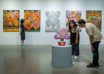 漾新聞|畫風像童畫卻藏社會寓言！張立曄高美館開展