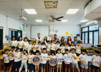 漾新聞｜幼兒園翻玩T恤！孩子親手印出永續行動