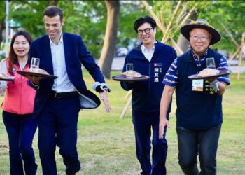 漾新聞|法國生活節開幕！高雄港灣化身藍白紅浪漫國度