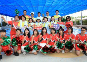 龍舟賽府會龍虎鬥 康議長帶領「秘密武器」操兵亮眼隊服加持 誓言「拿牌吃牛排！」