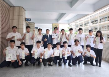 漾新聞|證照狂掃173張！大榮電機班創新高