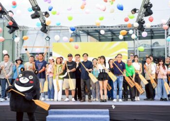 漾新聞|陳其邁親自開槳！端午龍舟賽嗨翻愛河