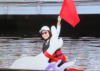 漾新聞|高雄龍舟議會隊奪冠報了一箭之仇！遭市府隊側撞臨危不亂！