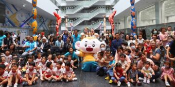 中市發禮袋邀親子共讀 文化局長:每天10分鐘給孩子閱讀世界的力量!