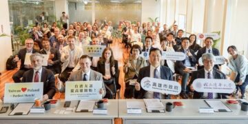 波蘭政務次長率團訪高雄 聚焦淨零轉型與金融科技合作