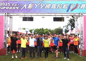 撩落去！第12屆大腳ㄚ盃全國馬拉松接力賽開跑 中市府運動局組隊與全國跑者熱血奔馳