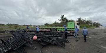 屏東縣政府限期廠商完成離岸光電平台結構清理 並自即日起停工