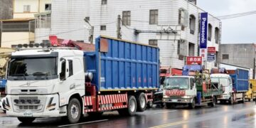 台南風災12區持續停班課高桃北支援復原