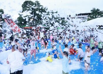 超夯「夏日泡泡趴」登場  市民齊聚千禧公園「童趣打水仗」