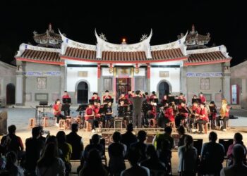 觀音亭夏夜樂響藝術季開跑 陳光復力挺在地學子展演才藝