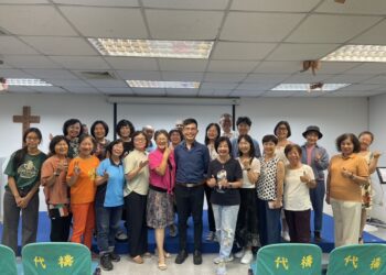 赴奧地利組阿富汗難民合唱團的台灣指揮家毛國任 昨晚蒞臨南投草屯燭心合唱團指導