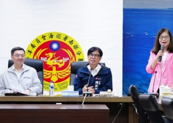 卓揆視察興達港海巡基地 1500億特別預算打造海巡為國家安全支柱